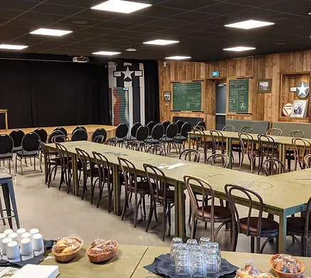 Salle de séminaire dans un musée